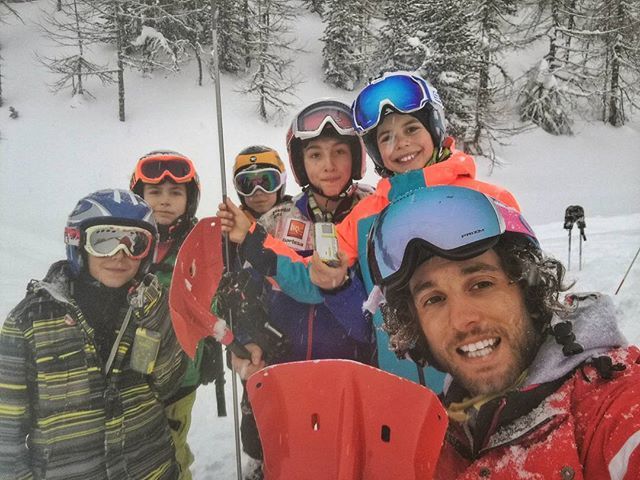 MichaelPesse's tweet photo. Non solo sci, oggi lezione sulla sicurezza in montagna.. #snowtimeacademy
@scuolascipila #skilesson
•
•
•
#mountains #pieps #artva #igvda #ig_mountains #maestripila #Pila #lovevda #snow #instasnow #winter #skiinstructor #avms https://t.co/utzdN0yzNa https://t.co/acIH7aqNvn