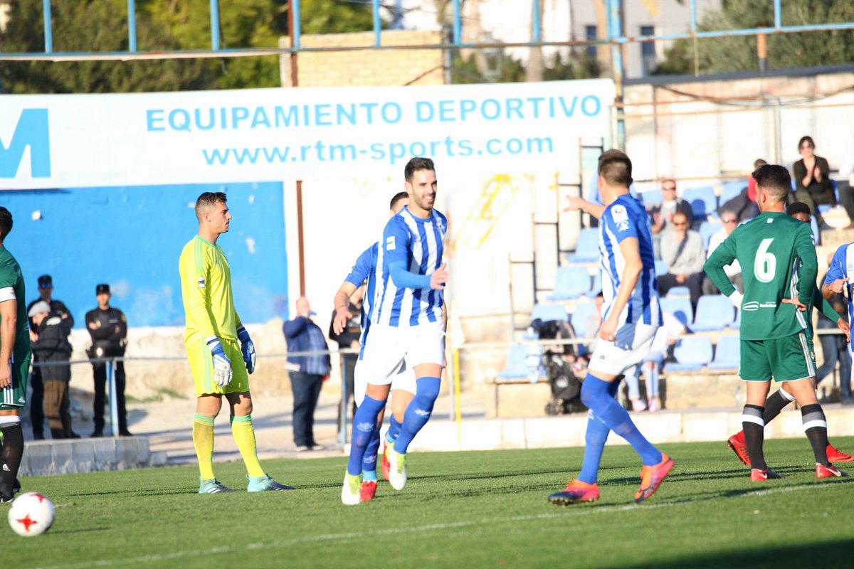 ecijafotosport's tweet photo. Se adelanta el @ecijabpe , @juandel9 pica la pelota a pase de @abrahamsfc11 https://t.co/3SJAr4FIOo