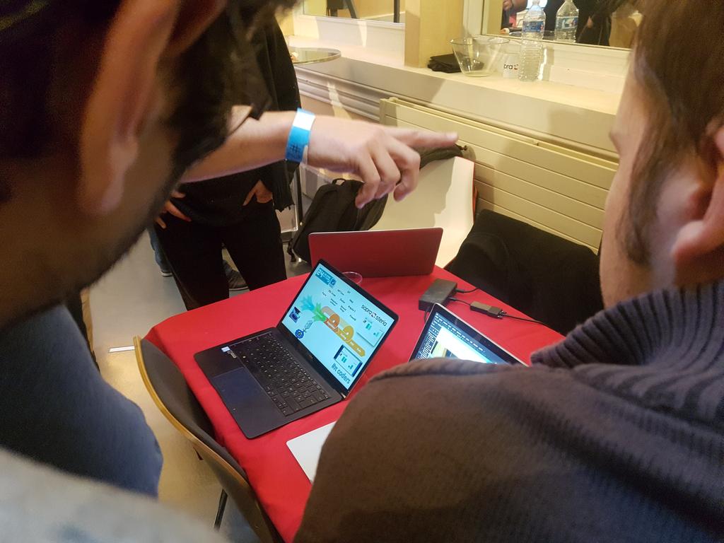 melkhayati0's tweet photo. Présentation de l'IHM des fléchettes connectées pour le sujet sopra steria par l'équipe #sharpy codeur

@SopraSteria_RH 
#24hducode 
#24hcode https://t.co/Y6EK5SVXFV