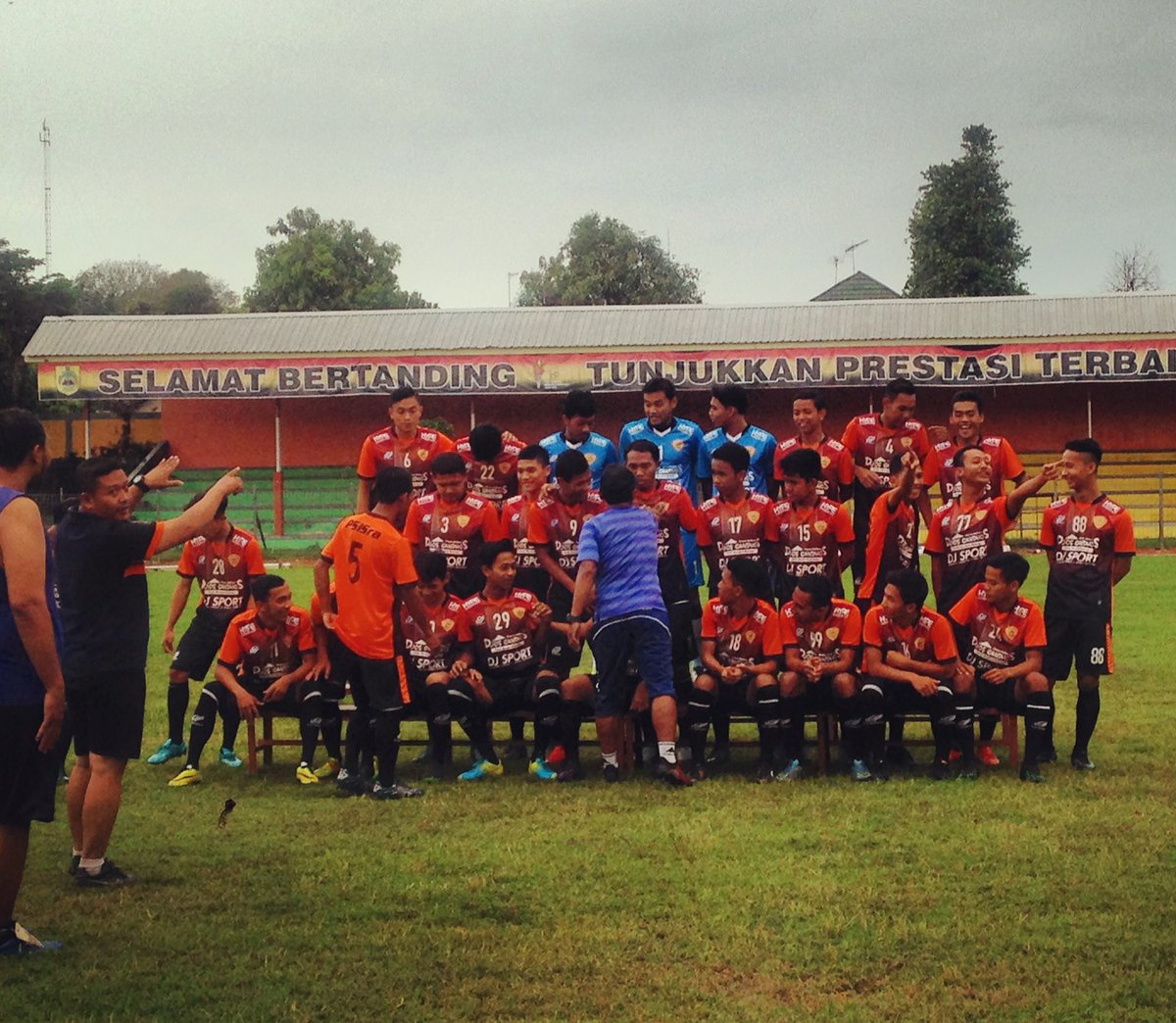 Ribet mau foto 😂
sekedar mengingat keseruan musim kemarin.
apa harapanmu untuk PSISra?