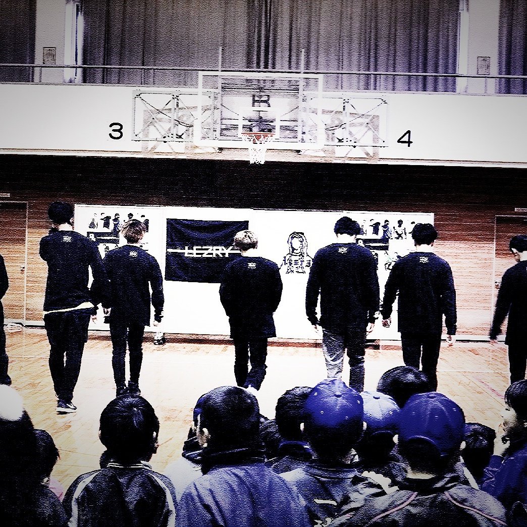 HajisongLEZRY's tweet photo. 今日思ったこと。
仲間達は人の見てないところで汗水流しながら努力してる。
そんなかっこいい仲間達と同じ肩を揃えて歩けるように俺もなりたいと思った。
一日一日を無駄にしないように1日の終わりには今日も刺激のあった!!と思える日にしたいとおもった。
#思ったこと
#かっこいい
#LEZRY https://t.co/UIW95zLCLU