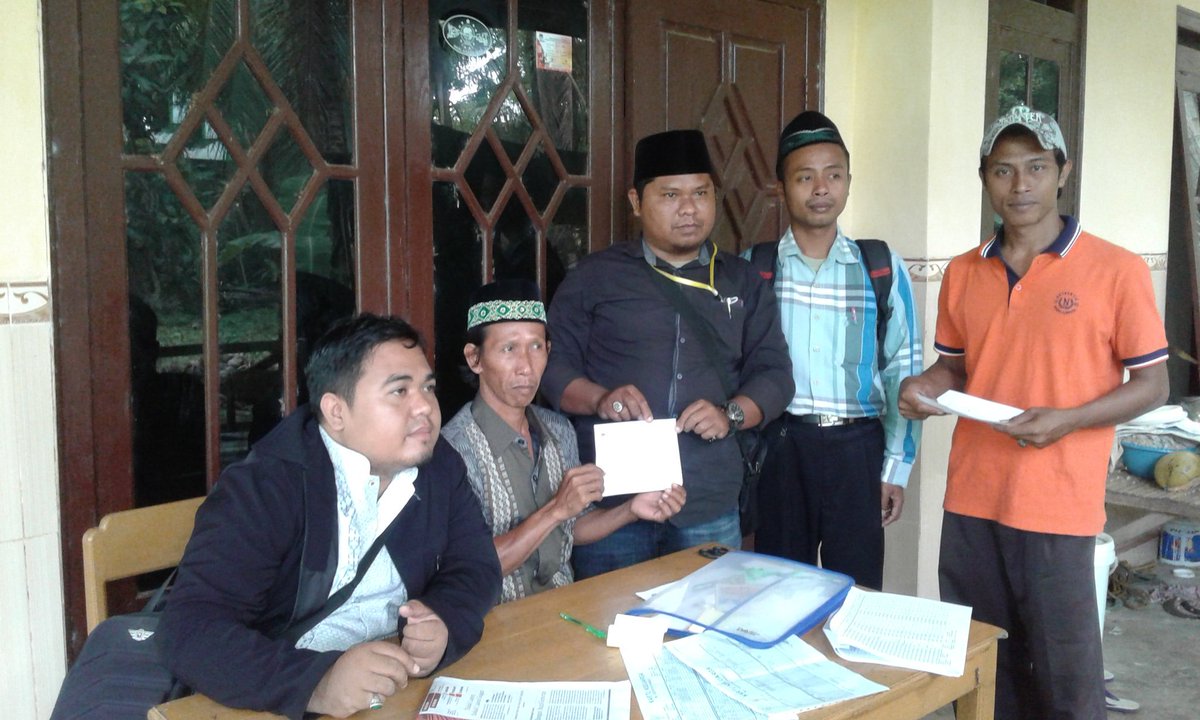 Syaiful59205218's tweet photo. @KPU_JATIM @PilgubPps PPK, PPS DAN PANWASLU KEC. GAPURA MENDAMPINGI SALAH SATU PPDP DESA GAPURA TENGAH MELAKUKAN COKLIT SERENTAK 20 JANUARI 2018 PILGUB JATIM https://t.co/RUaoZacUFa