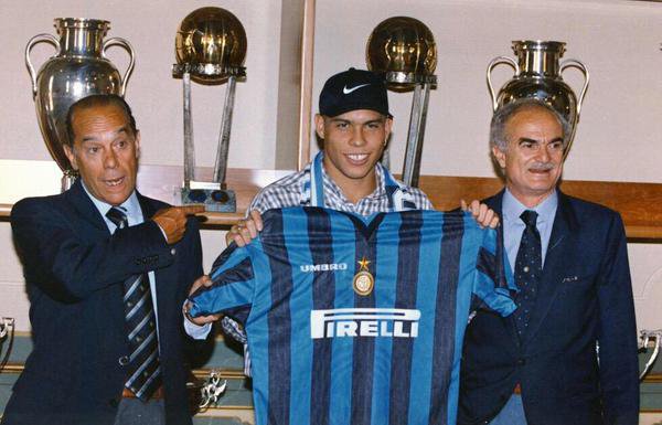 90sfootball's tweet photo. Ronaldo signs for Inter Milan, 1997. https://t.co/Y4IyurGJsB