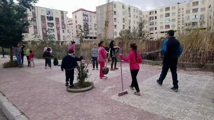 ObservAlgerie's tweet photo. Belles images : Des #écoliers #nettoient leur cité à #Bejaia. https://t.co/j1cA6tB730