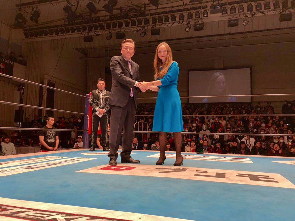 SofiaAlonsoCMLL's tweet photo. Reafirmando alianzas con @njpw1972 

 #FANTASTICAMANIA2018 

! Gracias Japón 🇯🇵! https://t.co/uFoFxdLcXU