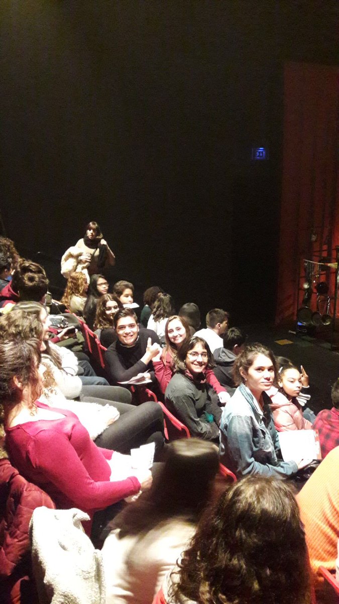 rosalia_dg's tweet photo. Todavía nos estamos riendo y emocionando juntos... El @institutmvm en @teatrelliure con @rhumicia #Rhumia https://t.co/LSjsV5EYv5