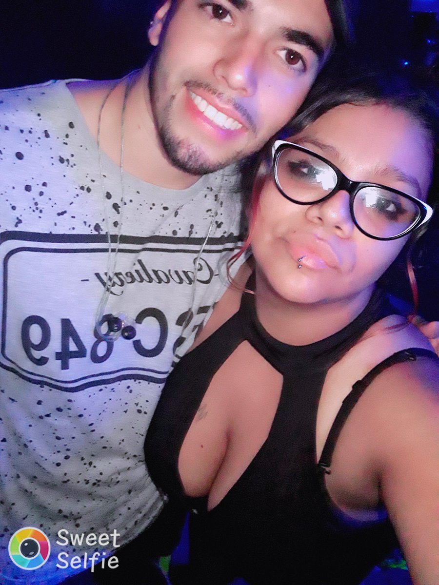 BoomiieJCL's tweet photo. Siempre tan dispuesto a sacarse foto cn su fan 😍.. Siempre tan bello mi nico.. #AmarteFuerte 
@nicolasfzok @puagroup https://t.co/Gam2vAbjJx