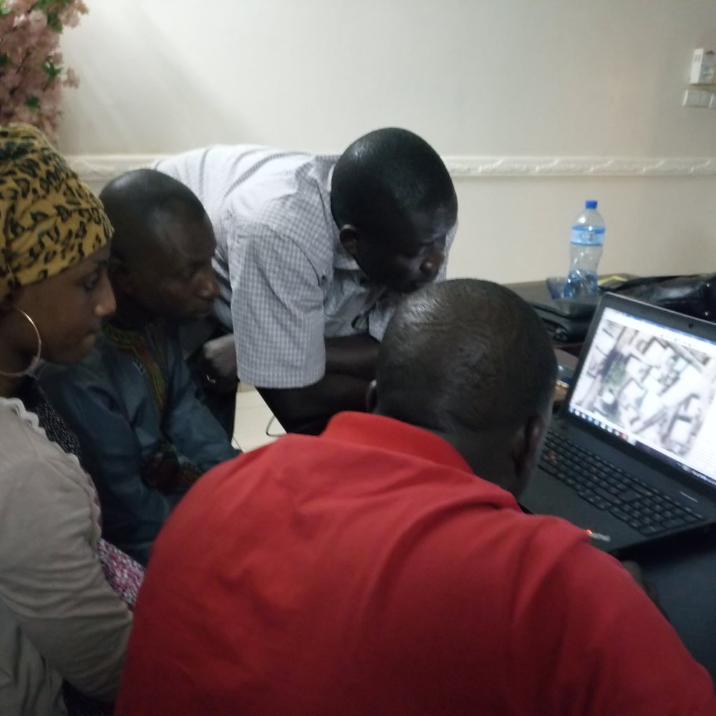 falher3's tweet photo. Actuellement au projet #PGRCDU pour une séance de #cartographie des données qui ont été collectée dans la zone inondable de la ville de #Niamey #NigerMapping @GFDRR https://t.co/mlw3NaCCgW
