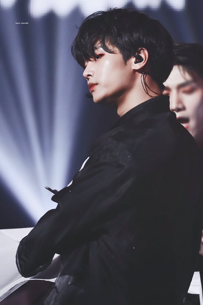 잘생긴남돌봇 tweet media