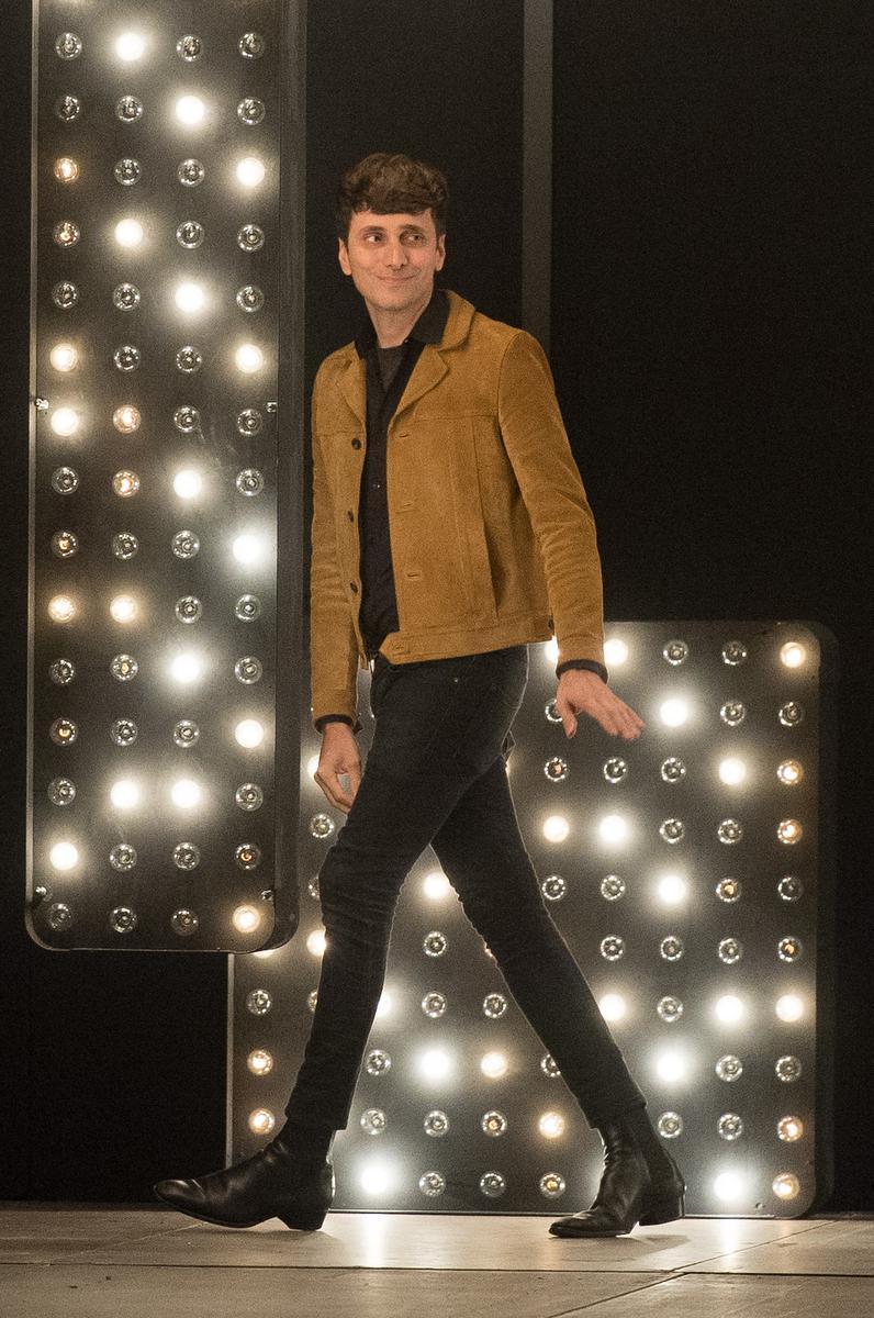 Madamefigaro's tweet photo. Hedi Slimane est nommé directeur artistique de la maison Céline. #Céline #MercatoMode #HediSlimane >> https://t.co/zkdpkknsFx https://t.co/aMvBEXzm0z