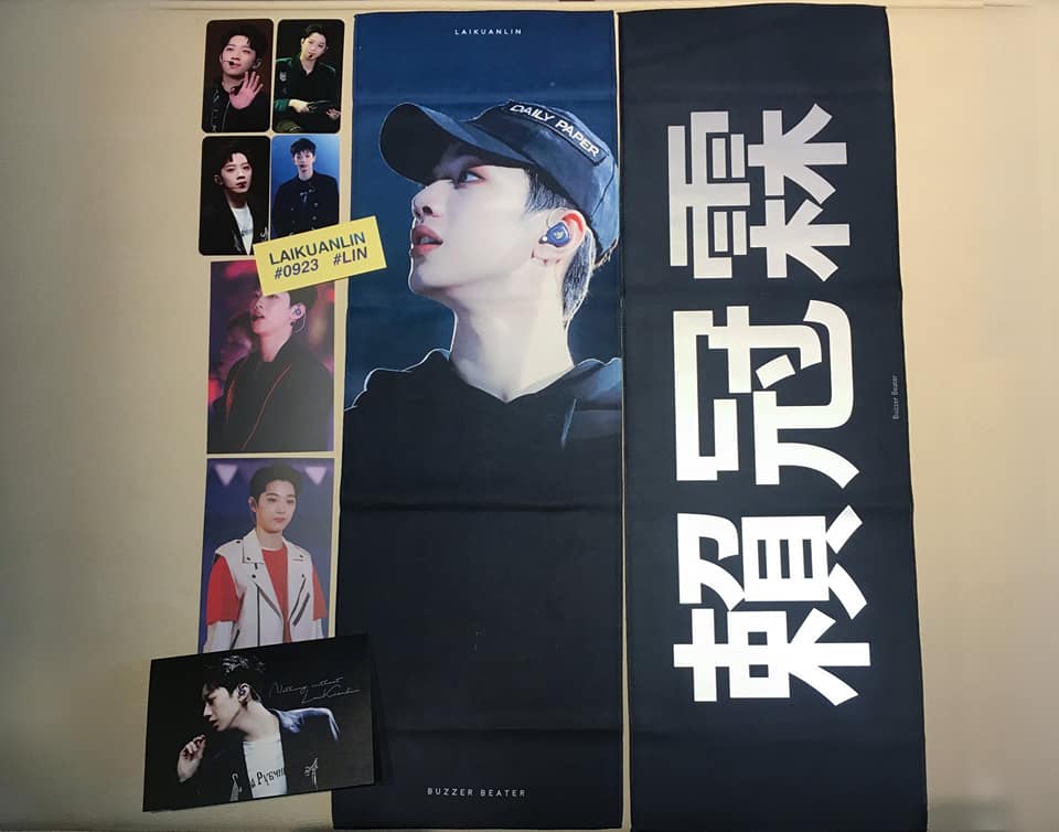 ecb1197c's tweet photo. [TWGO]@BuzzerBeater923
BUZZER BEATER 2ND SLOGAN SET 先入金$480
內容物:
手幅+夾鏈袋 
照片卡*4
明信片*2
摺疊票夾
全息貼紙
先入金特典:照片磁鐵*2
*需二補
入金期限-2/3 https://t.co/fwbXkoqQqP