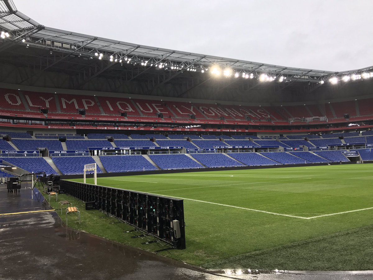 Sous la pluie le <a href="/GroupamaStadium/">Groupama Stadium</a> se met en place ! 400 intérimaires <a href="/AdeccoFrance/">Adecco France</a> aujourd'hui pour le choc #OLPSG !!! <a href="/CLAUDIEADECCO/">ESCUDE CLAUDIE</a> <a href="/gauthieralexan/">Gauthier</a>
