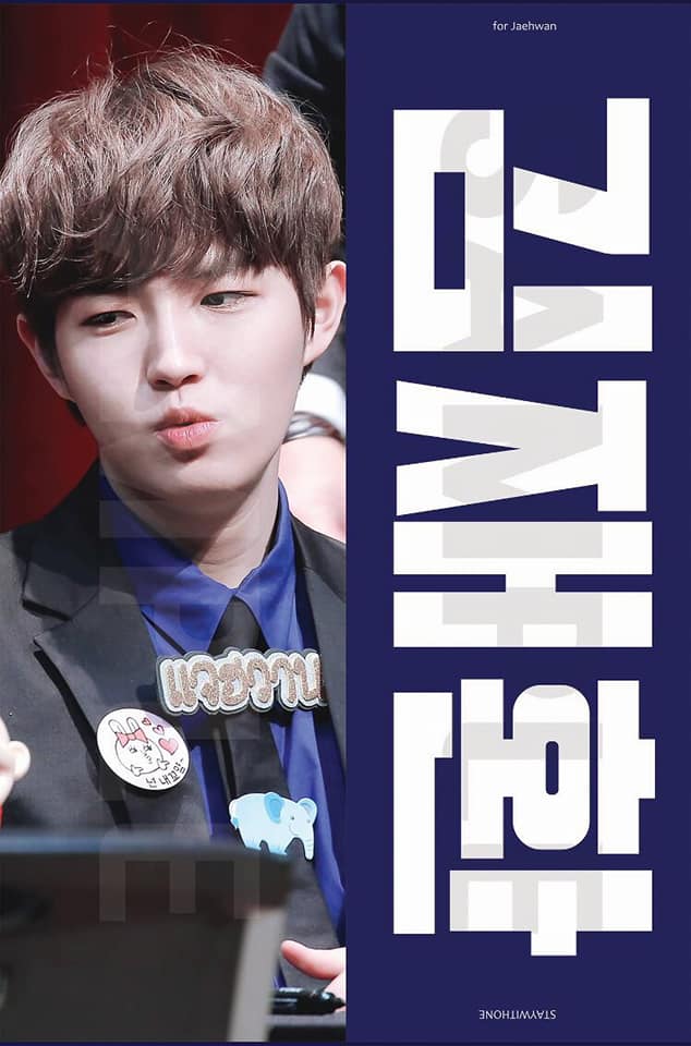 ecb1197c's tweet photo. [TWGO]@staywithone
2018 STAYWITHONE 1st Ceering Slogan <WITHGAN> $500
內容物：
反射手幅+夾鏈袋
照片卡*3
拍立得*2
A3海報
海外特典：迷你橫幅
*需二補
入金期限-1/30 https://t.co/mjnIYLBxdx