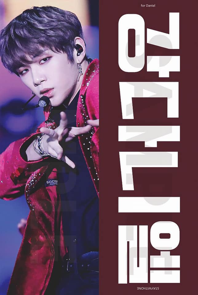 ecb1197c's tweet photo. [TWGO]@staywithone
2018 STAYWITHONE 1st Ceering Slogan <WITHGAN> $500
內容物：
反射手幅+夾鏈袋
照片卡*3
拍立得*2
A3海報
海外特典：迷你橫幅
*需二補
入金期限-1/30 https://t.co/mjnIYLBxdx