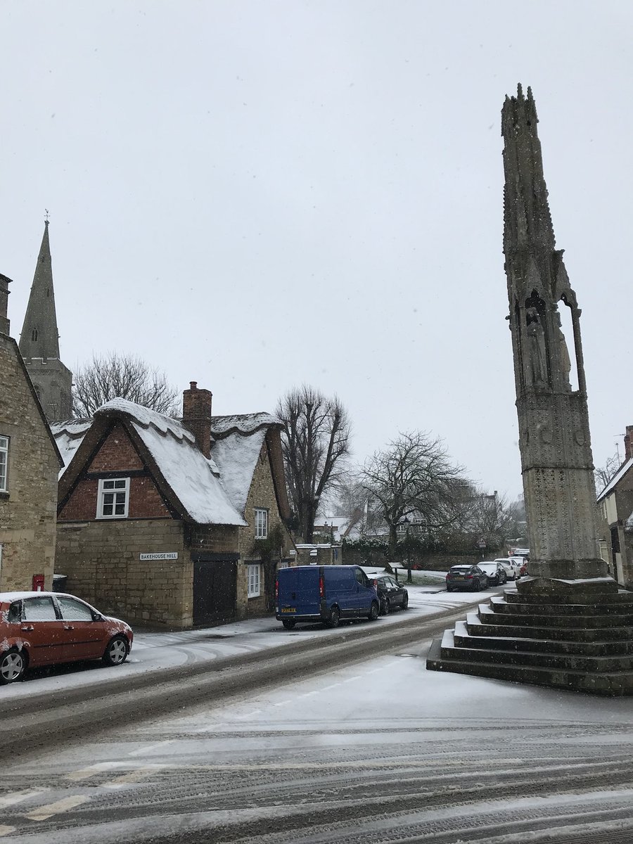 KarenAWorsdell's tweet photo. @BarryWaldo Having a lovely walk around our village  Geddington #queeneleanorcross #snowisfinallyhere #sundayfunday https://t.co/GXQOBTvwVj