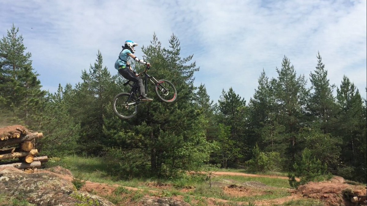 PavEditor's tweet photo. V1 - Rotate! Lokorsko airtime! #goforit #rideordie #sendit https://t.co/GBxX1SueWt