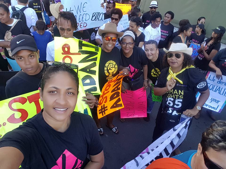 diva4equality's tweet photo. #StandWithPacific - @LeeanneEnoch @jackietrad @MarkBaileyMP - DON"T build a railroad enabling more thermal coal. VETO @Aurizon_ loan 

BNEF predicts renewables at only $10/MWh by 2020. Move to #NoMoreCoal 

#StopAdani #StopGina #WomenDefendCommons #SystemsChange @WGC_Climate https://t.co/EM6OoEWUIM
