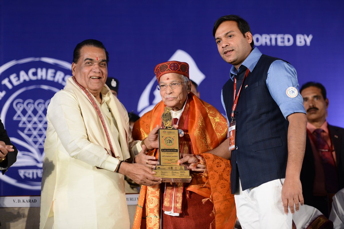 mit_sog's tweet photo. Felicitation of the Guests of Valedictory Ceremony #MITSOG's #8thBCS https://t.co/f8fGoLualP