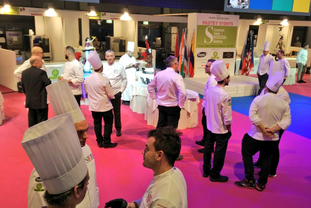 Il gotha della pasticceria italiana nella Pastry Arena si prepara alla premiazione del campionato italiano @SigepRimini <a href="/PasticceriaInt/">Pasticceria Internazionale</a>