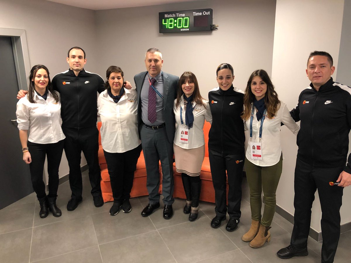 ana_labarta's tweet photo. Equipo arbitral Final Copa de la Reina. Gran trabajo y gran equipo!!!! Esperamos coincidir pronto!!!! https://t.co/7nBOdyWZrr