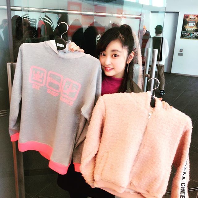 CHEER_official's tweet photo. こちらもちあだんと同じく東京芸能学園で、オープニングアクトで出演した、CHEER★DANCERS卒業生の @_miyu_araki_ ちゃん、
お疲れ様でした!
・
・
#alljapansuperkidsdancecontest #alljapansuperkidsdancecontest2017final
#CHEERDANCERS #og
#卒業生 https://t.co/JZ1sCNs5PG https://t.co/gq4XNX3z5l