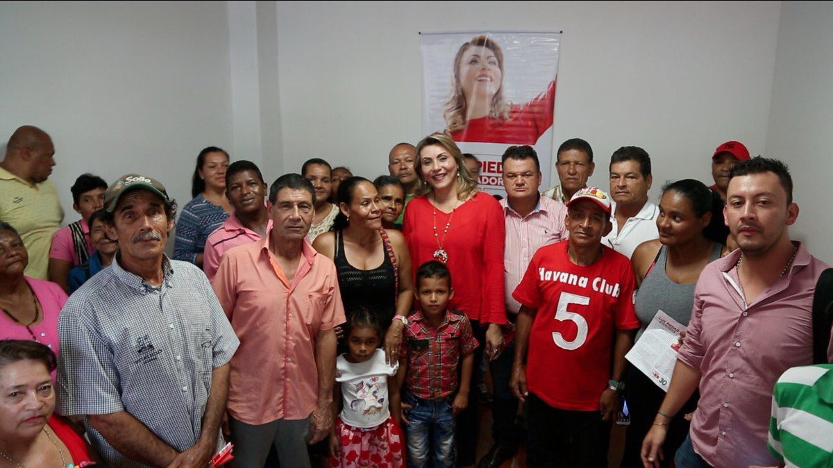 PartidoLiberal's tweet photo. Mirando a los ojos a los colombianos por Mas Paz Más Equidad, Mas Oportunidades Mas Igualdad #GenteDecente @luzpvalencia #30 al Senado Liberal https://t.co/ew4KpKkcr4