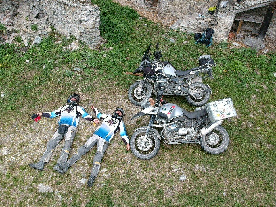 BMWMotorrad's tweet photo. Grass. #GS. Silence. Who else is having a chill Sunday?
Thanks for the picture Bibi &amp; Alex.
#bmwmotorrad #MakeLifeARide #spiritofGS https://t.co/vp0THRMaXW