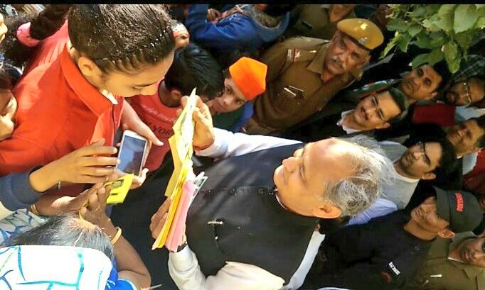 ashokgehlot51's tweet photo. Jansampark in #Mandalgarh, #Bhilwara in the support of congress candidate for #ByPolls...
#Rajasthan https://t.co/TCcEC5eAWl