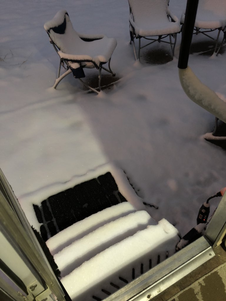 ExtremeRVing's tweet photo. Waking up to a little #snow - I’d say the first real amount we’ve had this year so far - and it’s still coming! What a difference @Powerblanket #SummerStep electric mats make - already paying off! #NoShoveling #IceMelt #walkwithconfidence #moretocome https://t.co/Idd0NJAQEt