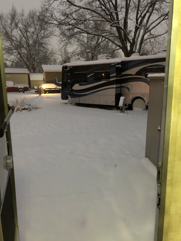 ExtremeRVing's tweet photo. Waking up to a little #snow - I’d say the first real amount we’ve had this year so far - and it’s still coming! What a difference @Powerblanket #SummerStep electric mats make - already paying off! #NoShoveling #IceMelt #walkwithconfidence #moretocome https://t.co/Idd0NJAQEt