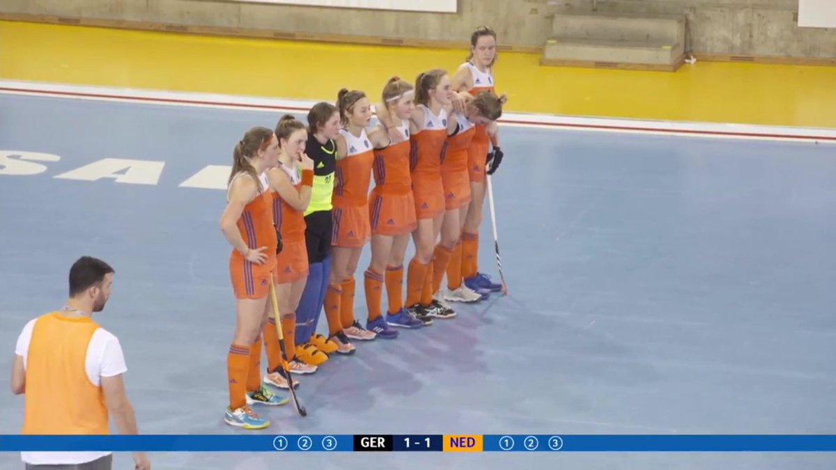 #EHI2018 #GERNED Zwinkels naast. Duitsland scoort. van Laarhoven mist. Duitsland scoort buiten de tijd. Muyselaar scoort en houdt ons in de race. Duitsland gestopt. Opnieuw dus.