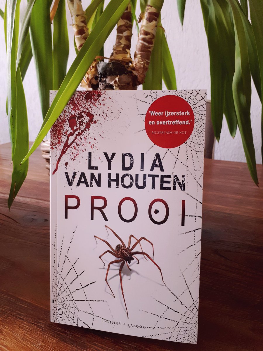 avh_a's tweet photo. Met zulke razend spannende boeken vlieg ik door mijn #ReadingChallenge2018 heen, in 1 dag uitgelezen!  @Lydiavanhouten @Hebbannl https://t.co/Ej6IQkyxlF
