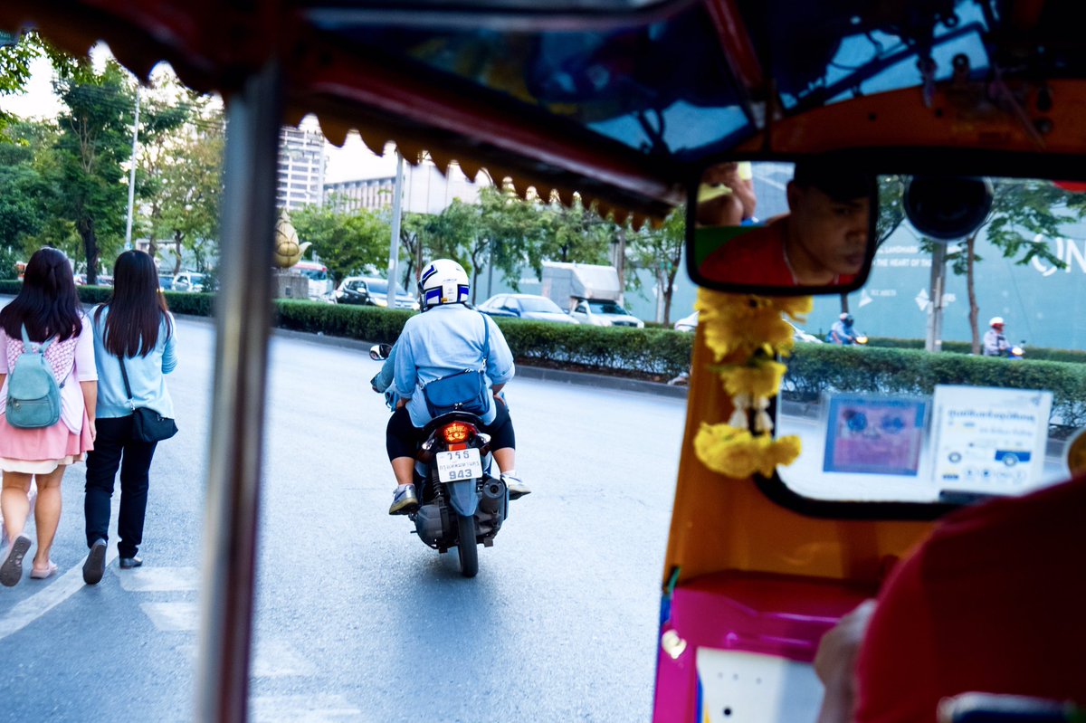 TravelersWander's tweet photo. Tuk tuk ride
Bangkok 🇹🇭
Picture taken with Fujifilm XT2, 
Fujinon XF18-135mmF3.5-5.6 LM IOS WR
#thailand #thailandinsider #thai #travelasia #amazingthailand #unseenthailand #discoverthailand
#bangkok #bkk #bangkokcity #beautyofbangkok #mylifeinlifestyle #thetravelerswander https://t.co/8rgCHUIl8V