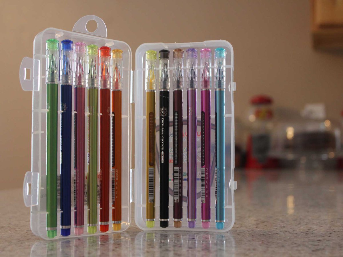 reviewsofcool's tweet photo. The 12-piece #Happlee rollerball gel ink pen set is one of the nicest I've ever used. If you like gel pens this is a great set to natch up. Get it on Amazon: https://t.co/YhTcbbmdlg #gelpen https://t.co/4sCp9MRlCN