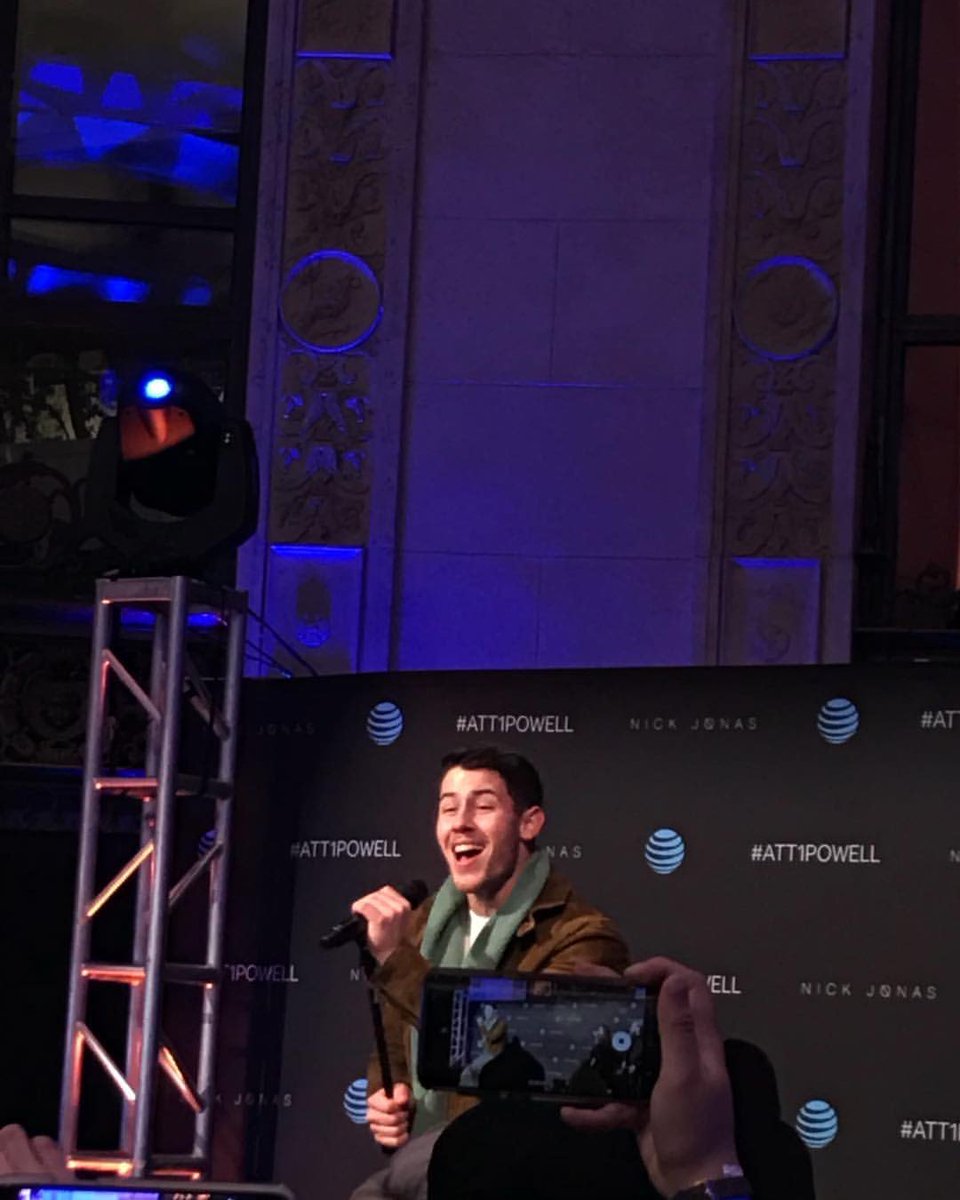 NJBROficial's tweet photo. @nickjonas 📸 20.01 | Nick Jonas em evento privado da #ATT1Powell - em São Francisco, Califórnia. #3 https://t.co/GwRcfqe0fE