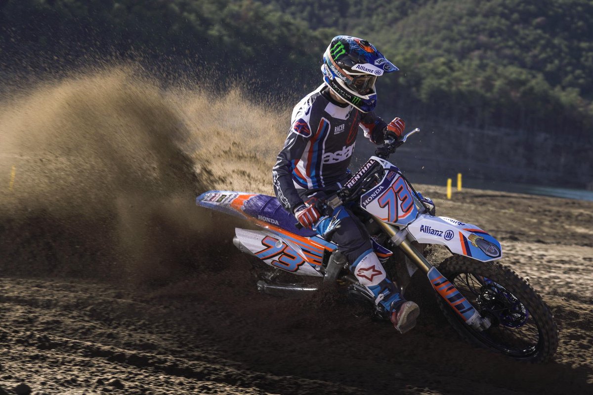 catarina93_73's tweet photo. Off season training ✊️
Giving it all @ La Clua ✊️
@alexmarquez73 #IAM73
#LaClua #Mx #Speed
(Photo cr @shooterbikes) https://t.co/3OGL7nnAoC