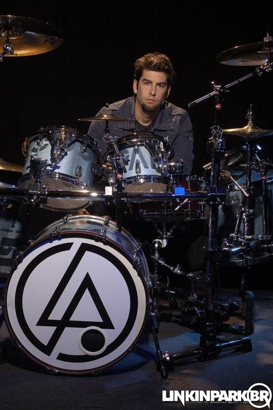 I would like to wish Linkin Park drummer, Rob Bourdon a Happy Birthday. 