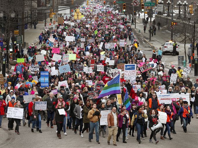 AdrielTrott's tweet photo. Indianapolis Women's March @indystar @indy10people @SenDonnelly @DianneFeinstein #31daysofblogging #reclaimingourstate #muncieresist https://t.co/6E6cSR3XmY https://t.co/rsEveuPIyM