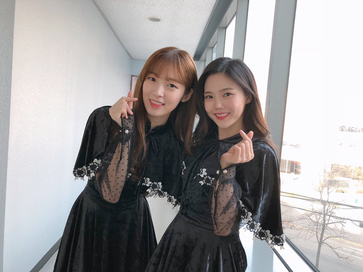 OHMYGIRL_offcl's tweet photo. [#OhTimes] 둘이 함께면 귀여움 두배😍

#오마이걸 #OHMYGIRL #OMG #비밀정원 https://t.co/B1E5WLc14X