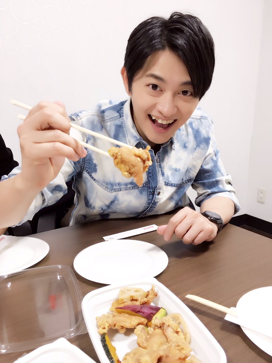 Twitter 上的 小林ゆう 公式 小林ゆうですなう 劇場版 進撃の巨人 舞台挨拶にコニー役の下野紘さんと初登壇させて頂きました 進撃ファンの皆様とかけがえのないお時間を過ごさせて頂けたことを嬉しく思います 素敵な機会をいただいて感謝しております コニ Twitter 上的 小林ゆう 公式 小林ゆうですなう 劇場版 進撃の巨人 舞台挨拶にコニー役の下野紘さんと初登壇させて頂きました 進撃ファンの皆様とかけがえのないお時間を過ごさせて頂けたことを嬉しく思います 素敵な機会をいただいて感謝しております コニ