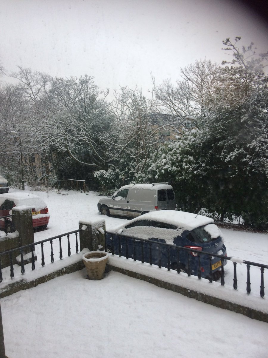 daisyjol's tweet photo. SNOW!!! ⛄️ https://t.co/hpUp9Hnv48