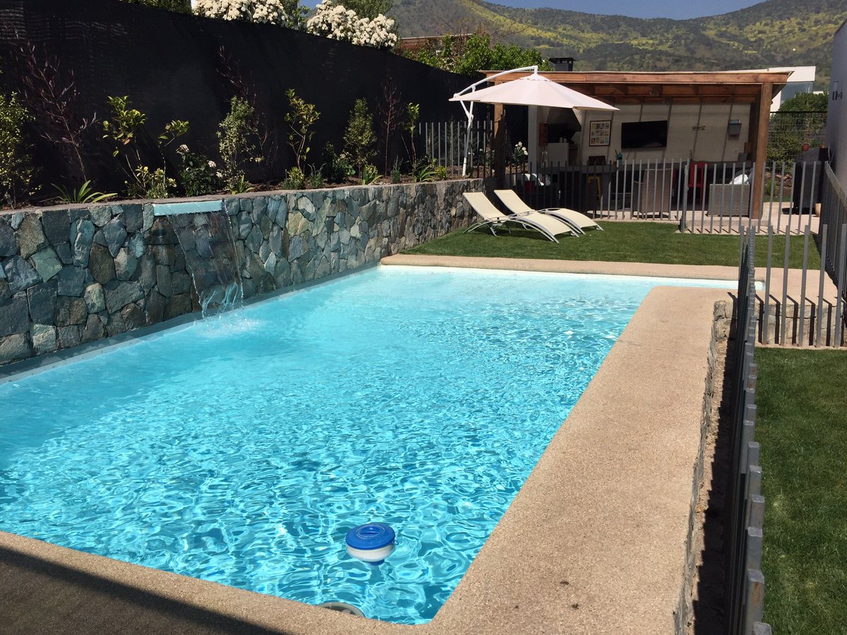 PropiedadesMS's tweet photo. Preciosa casa en excelente condominio en #Chicureo La mejor ubicación y seguridad a toda prueba. Casa NO perimetral. A minutos de colegios Dunalastair, Lincoln y Alianza Francesa.
275 mts útiles/800 mts terreno.
5 dorm+5baños+gran sala estar.
Detalles en https://t.co/GSg7yja5fb https://t.co/cU9NLAQQkR