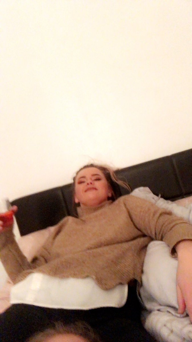 chloee_young's tweet photo. @fatheedmckenzie @Kelsie97_ @lucegill @ConnorMelville @GibbonOfficial @93Weezy @lewystephen @Russ_Young96  https://t.co/JVaWOsFiC8