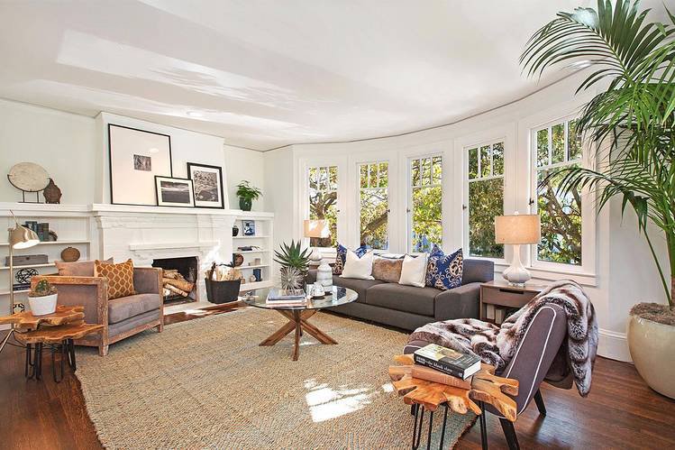 The unexpected key to a bidding war? An emotional touch. Discover how a personal letter changed the game for #SF agent Amanda Sharp's clients in the <a href="/WSJ/">The Wall Street Journal</a>. wsj.com/articles/the-s…