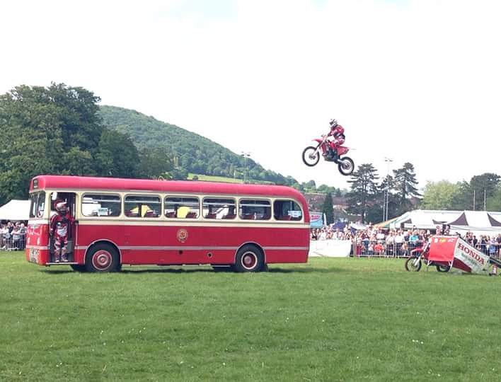 FlyinRyanstunts's tweet photo. Missed the bus again !!  #vintagerally https://t.co/j00AZrP3BP