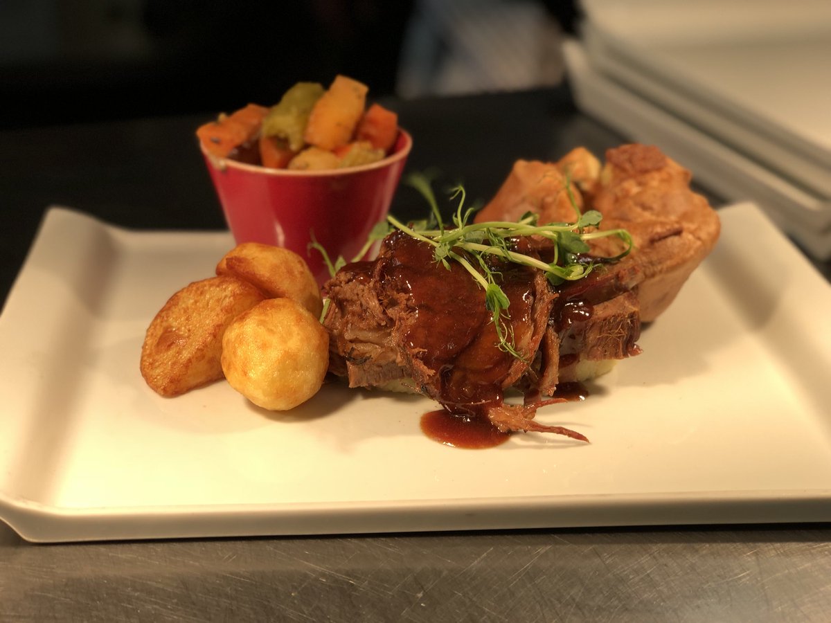 graham_davis1's tweet photo. #SundayLunch ... You really can’t beat it! #leopardstown #Dublin #Food #Restaurant #Sunday #Lunchtime @sivadgrill @LeopardstownSC @Stepaside_Dub @FoodDublin https://t.co/3mka9rlKZx