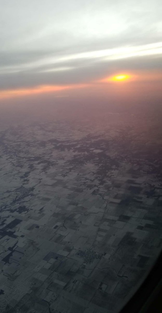 leigh_huynh's tweet image. Somewhere over middle America. #travelforwork #laboperations