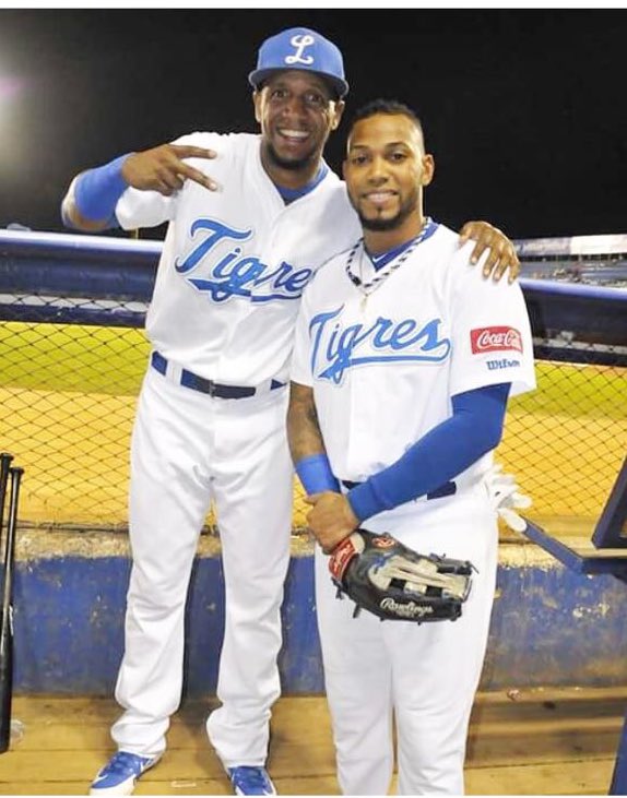 engelbeltre07's tweet photo. We've been at it since 07' since our Texas days! Our love for this game has only grown! Grind is all we have done and today our sights are on one thing....Corona #23 #Grinders
#TexasBoys
#LosTigers
#LiceyCampeon
#pikantepikante🌶🔥
#nobookbag💯 https://t.co/IIJ9FMTrjn