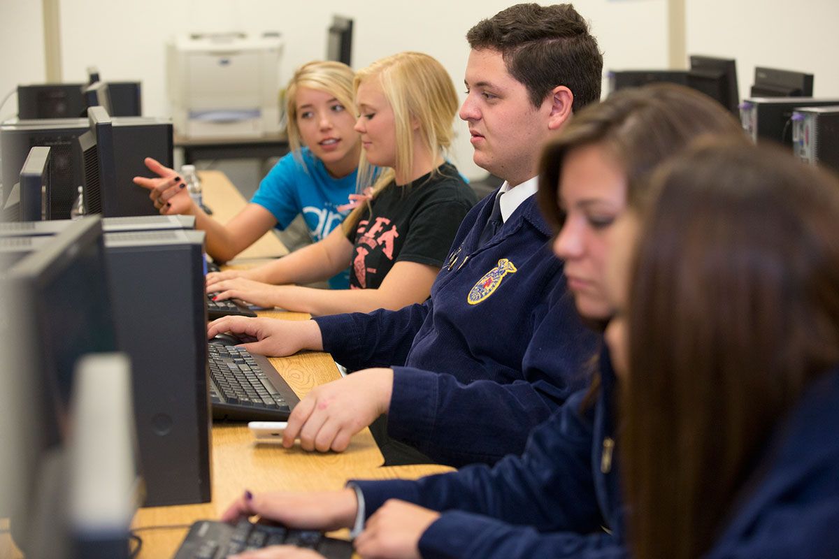 NationalFFA's tweet photo. Reminder: National FFA Scholarship applications are due Feb. 1 https://t.co/TPFJx83qFw https://t.co/zfzfgxn44G