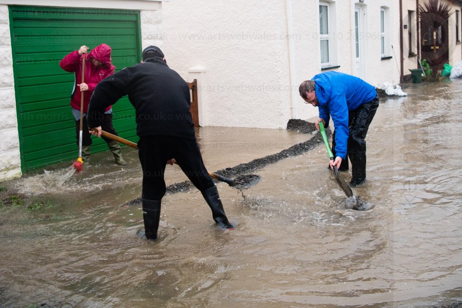 KeithMorrisAber's tweet photo. Floodwaters tear through #Llandre village near #Aberystwyth after hours of #torrential #rain today ยฉ @KeithMorrisAber for @AlamyNews @S4Ctywydd #weather #newsphotographer #documentary #reportage #freeelance #exteremeweather https://t.co/rLbZIeKpy3
